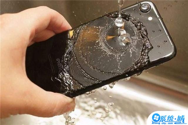 手机进水了如何快速处理 手机进水快速处理方法